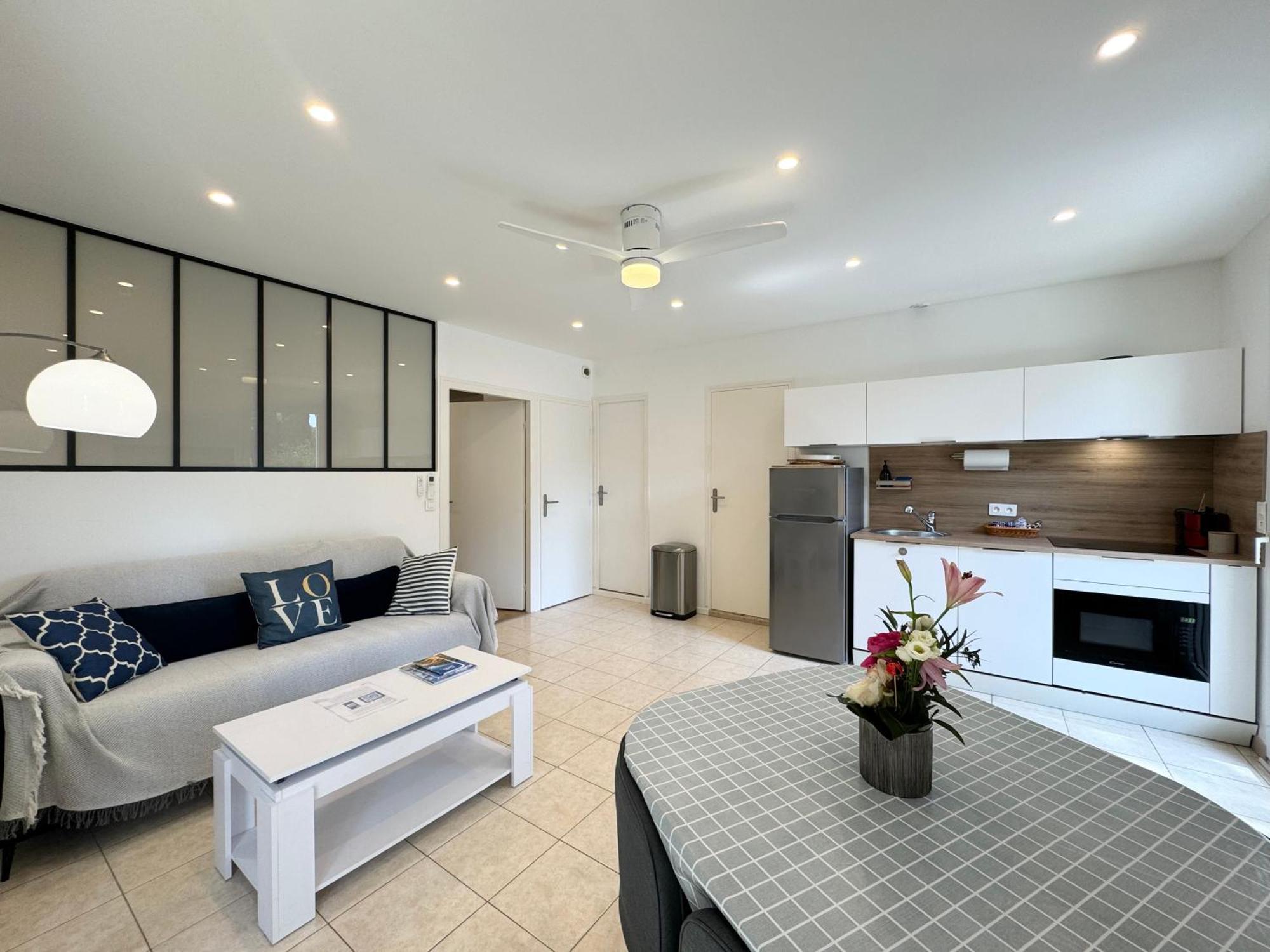 Appartement 1Ch Avec Terrasse Et Jardinet A 400M De La Plage 滨海卡瓦莱尔 外观 照片