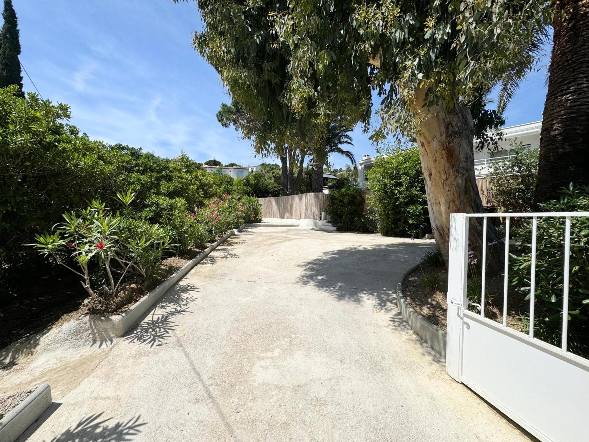 Appartement 1Ch Avec Terrasse Et Jardinet A 400M De La Plage 滨海卡瓦莱尔 外观 照片